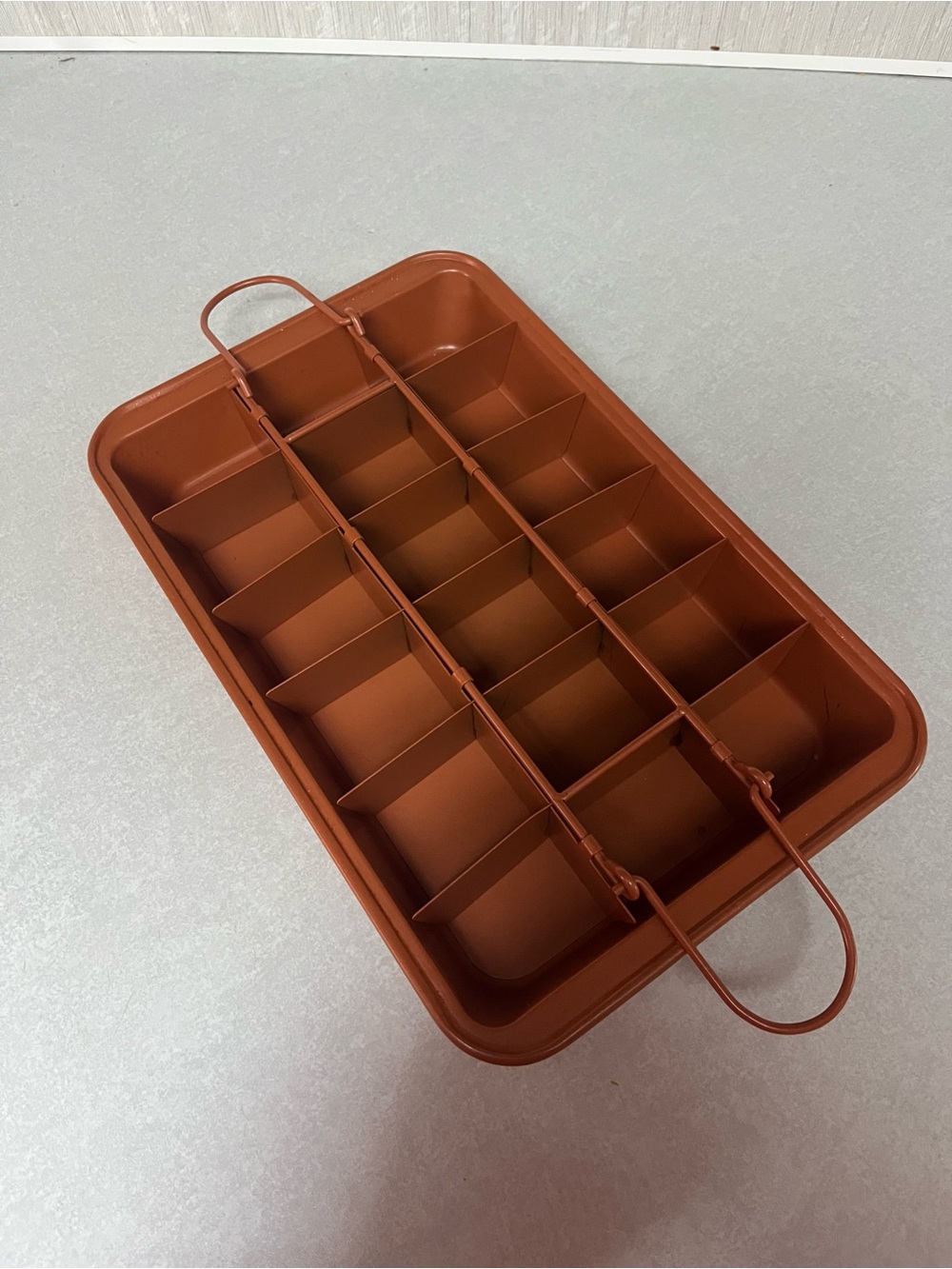 All edges non stick brownie sheet